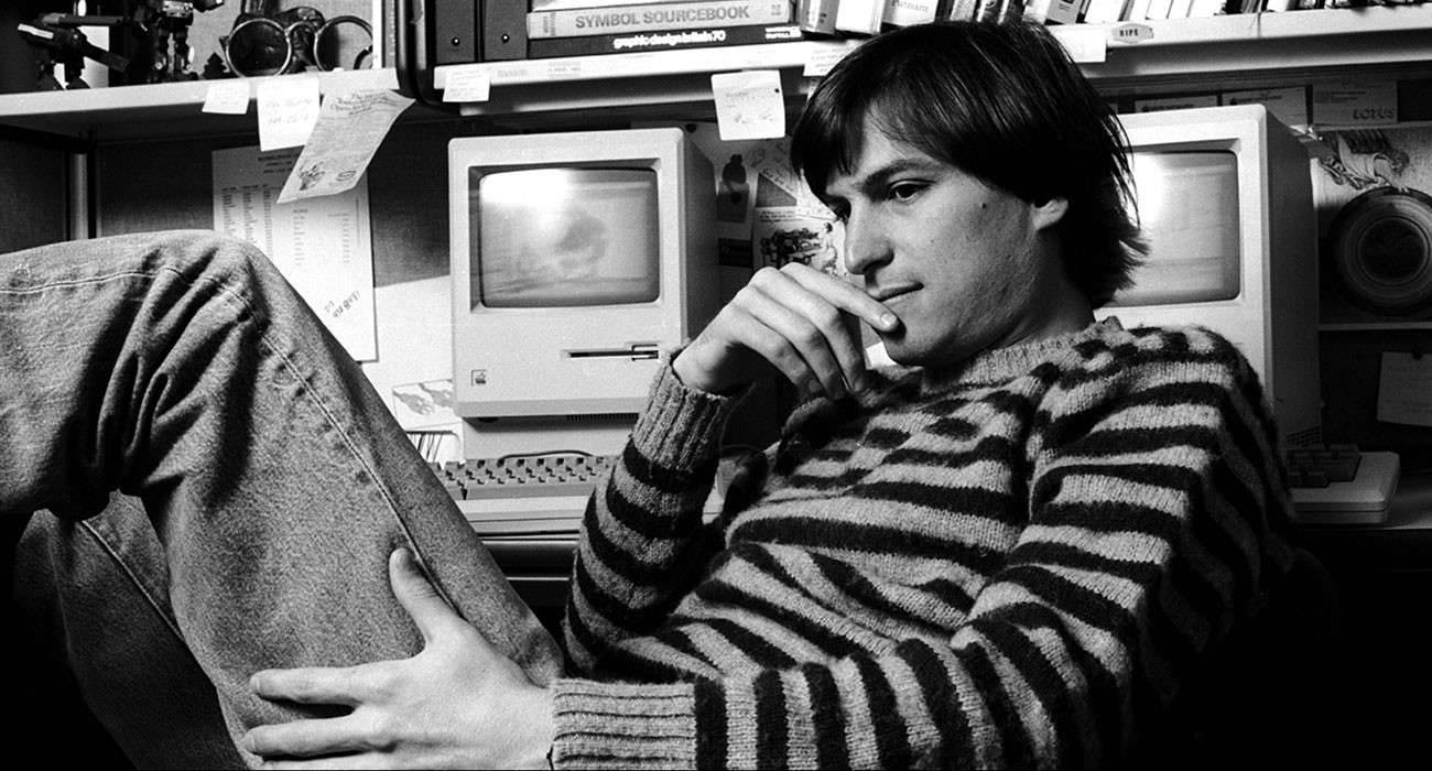 Steve Jobs zostanie pośmiertnie odznaczony Prezydenckim Medalem Wolności ciekawostki Steve Jobs  Założyciel Apple i pierwszy dyrektor generalny Steve Jobs zostanie pośmiertnie odznaczony Prezydenckim Medalem Wolności. Jest to podane na stronie internetowej Białego Domu. Steve Jobs 1300x700