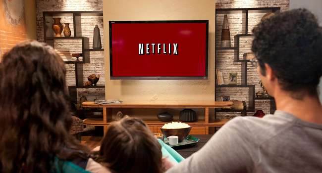 Netflix usuwa wsparcie dla AirPlay w swojej aplikacji na iOS ciekawostki netflix usuwa airplay, Netflix, neftlix bez airplay, Apple  Nie jest to dobra wiadomość dla osób, które korzystały z AirPlay w aplikacji Netflix na iOS. Firma postanowiła usunąć możliwość przesyłania filmu z iUrządzenia na Apple TV. netflix1 650x350