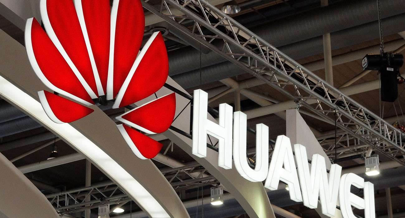 Huawei zapomina o ramkach wokół wyświetlacza w modelu Ascend D3 ciekawostki Specyfikacja Huawei Ascend D3, iOS 8, Huawei Ascend D3, Huawei  Huawei to niezbyt popularna firma w Europie, jednakże w Azji sprawa wygląda zgoła inaczej. Podczas MWC2014 koncern pokazał wiele ciekawych urządzeń, jedno przykuło naszą uwagę. Huawei 1300x700