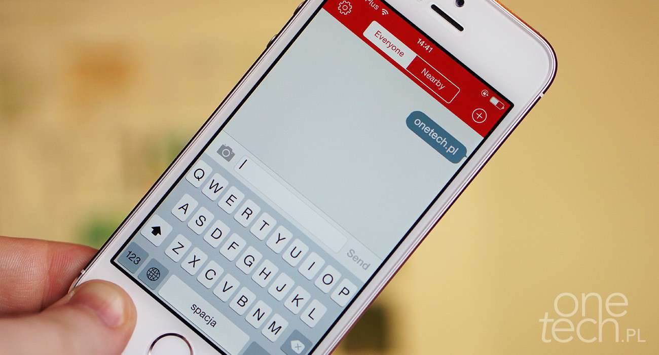 Jak komunikować się bez dostępu do internetu ? polecane, gry-i-aplikacje Za darmo, iPhone, iOS 7.1, iOS 7, iOS, FireChat, App Store, Aplikacja, apka  Do App Store trafiła właśnie ciekawa aplikacja służąca do komunikowania się z innym - tym razem jednak zupełnie inna niż zwykle.  FireChat 1300x700