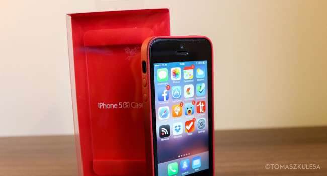 iPhone 5S Case - Hit czy kit... recenzje, akcesoria iphone 5s case zalety, iphone 5s case wady, iphone 5s case test, iphone 5s case schodzi kolor, iphone 5s case recenzja wideo, iphone 5s case recenzja, iphone 5s case hit czy kit, iphone 5s case czy warto, iphone 5s case czerwony, iphone 5s case, apple iphone 5s case  Skórzany pokrowiec dedykowany dla iPhone 5/5S prosto od Apple, to musi być idealny produkt. Być może pod paroma względami tak właśnie jest, natomiast sam producent niestety nie ustrzegł się wad.
 iphone5scase 650x350