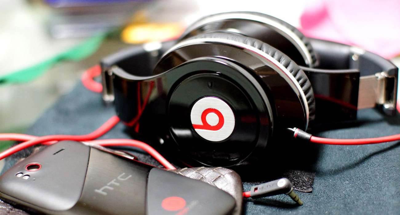 Apple bliskie przejęcia Beats Audio ciekawostki BeatsStudio, Beats Audio, Beats, Apple  Według Financial Times Apple prowadzi negocjacje z Beats Music, dotyczące przejęcia i usługi streamowania muzyki. Wszystko powinno się zamknąć w kwocie 3,2 miliarda $ Beats.onetech.pl  1300x700