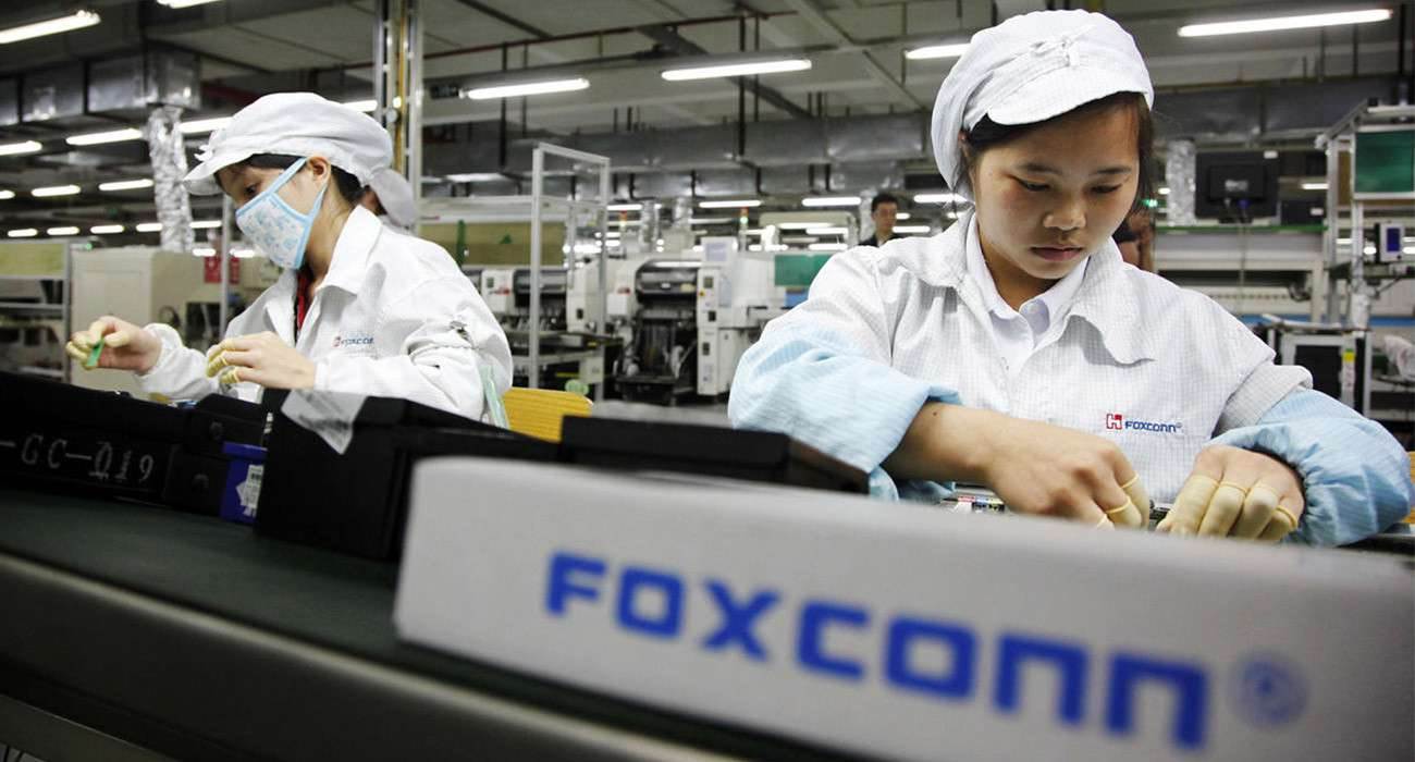 Foxconn i Pegatron zaczynają rekrutacje do swoich fabryk ciekawostki rekrutacja, Pegatron, Foxconn  W tym miesiącu powinna rozpocząć się masowa produkcja obydwu wariantów rozmiarowych iPhone'a 7, co przekłada się na rekrutacje w obydwu fabrykach odpowiedzialnych za składanie urządzeń mobilnych Apple. Foxonn.onetech.pl  1300x700