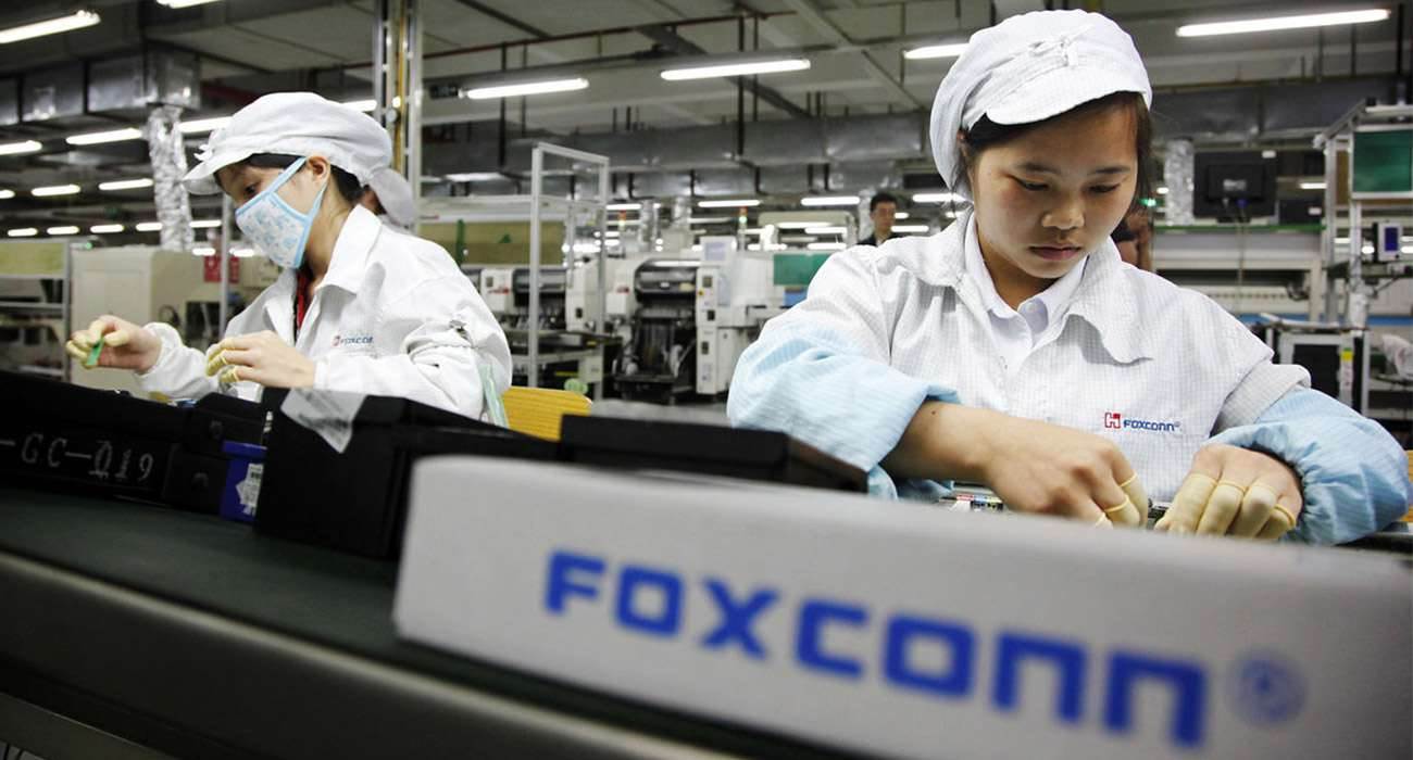 Apple chce rozbudować indyjską fabrykę Foxconn ciekawostki Foxconn  Firma Apple otrzymała od rządu Indii pozwolenie na znaczną rozbudowę bazy produkcyjnej w tym kraju w celu rozwiązania problemów z dostawami z Chin. Foxonn.onetech.pl