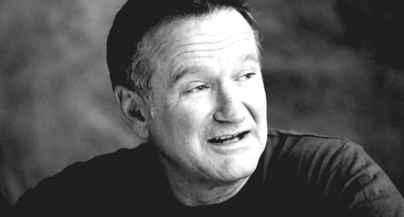 Apple upamiętnia Robina Williamsa ciekawostki Robin Williams, Apple upamiętnia Robina Williamsa, Apple  W dniu wczorajszym odszedł od nas znakomity aktor Robin Williams. Wiadomość o jego śmierci poruszyła bardzo wiele osób w tym również i Apple. Robin Fotor 1300x700