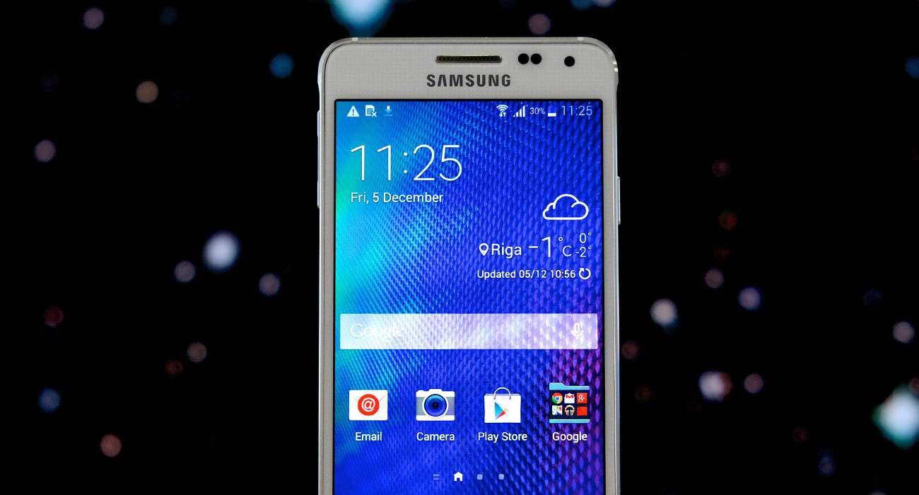 Znamy ceny wszystkich smartfonów Samsunga z serii A (2016) ciekawostki Samsung seria A (2016), Samsung, kiedy premiera, ceny, cena, A7, a5, A3, 2016  Samsung wczoraj zaprezentował następców Galaxy A3,A5 i A7, a ich sprzedaż w Chinach rozpocznie się jeszcze w tym miesiącu, podczas gdy inne rynki poczekają do przyszłego roku. SamsAlpha 1300x700