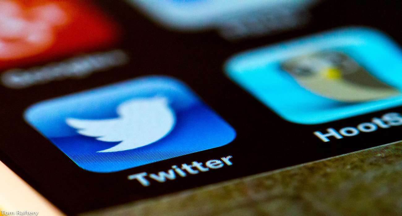 Użytkownicy Twittera na Androidzie zapraszani są na ciemną stronę ciekawostki Twitter, tryb ciemny, Android  Po długim oczekiwaniu użytkownicy sieci społecznościowej Twitter na smartfonach z systemem operacyjnym Android wreszcie zostali zaproszeni na ciemną stronę.
 twittericon