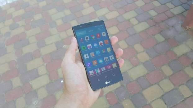 LG G4 - recenzja urządzenia recenzje, polecane zalety LG G4, Wideo, wady LG G4, specyfikacja LG G4, smartfon LG G4, recenzja LG G4, polska recenzja LG G4, LG G4, LG, jakie zdjęcia robi LG G4, G4, czy warto kupić LG G4, cena LG G4  Obecnie da się zauważyć, że większość producentów urządzeń mobilnych odchodzi od dawnych standardów przy projektowaniu sprzętu z najwyższej półki. Teraz najważniejszy jest cienki profil smartfona, który niestety wprowadza sporo kompromisów do konstrukcji. 20150812 183256 622x350