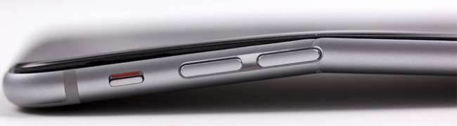 Wszystko co wiemy o iPhone 6S i iPhone 6S Plus polecane, ciekawostki Specyfikacja, specyfiakacja, procesor, obudowa, jaki będzie iphone 6s, jaki aparat, iPhone 6s Plus, iPhone 6s, ile ram iPhone 6s, ile ram, data premiery iPhone 6s, data premiery, cena iPhone 6s Plus, cena iPhone 6s, apple iphone 6s, Apple  Obecnie wiemy sporo na temat nadchodzących smartfonów z Cupertino. W sieci co jakiś czas pojawiają się nowe plotki na ich temat, a także zdjęcia poszczególnych komponentów. Nie mogę zagwarantować, że wszystkie doniesienia okażą się prawdą, ale warto zebrać je wszystkie razem i podsumować to, co obecnie wiemy, bazując jedynie na plotkach bez pokrycia. iphone 6 bendgate 650x180