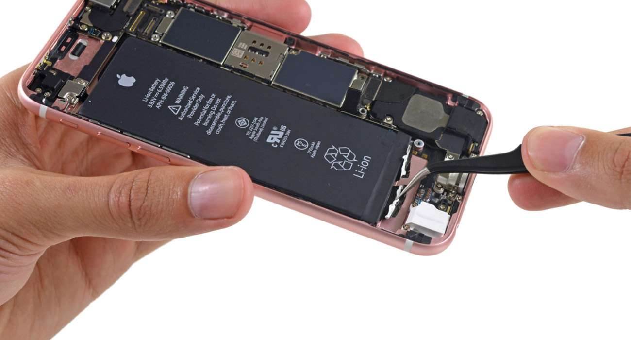 Poznaliśmy pojemność baterii iPhone 7 Plus? polecane, ciekawostki pojemność baterii iPhone 7 Plus, iPhone 7 Plus, bateria w Iphone 7 plus, bateria, Apple  Podczas tegorocznej jesieni na pewno pojawi się kolejna generacja iPhone'a 7, a jego 5,5 - calowy wariant ma zostać wyposażony w niewymienną baterię o pojemności 3100mAh. iP