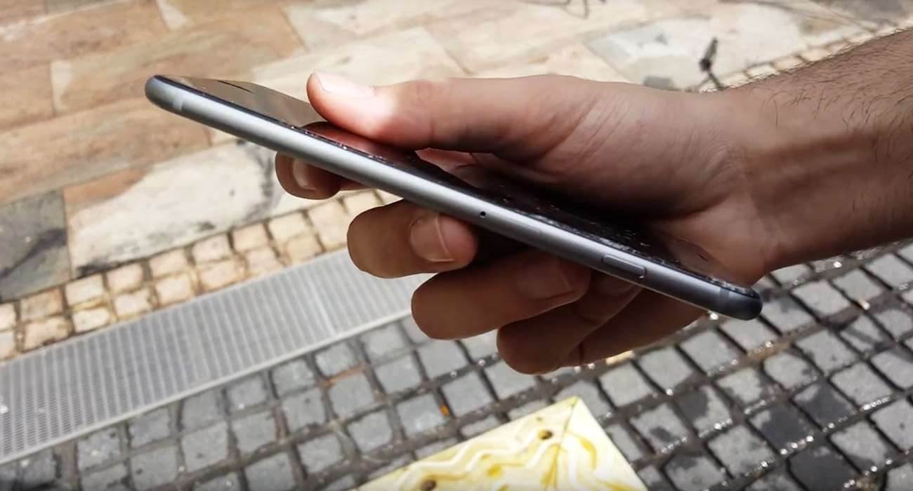 iPhone 6 Plus wybuchł podczas ładowania baterii oryginalną ładowarką ciekawostki wybuchł iPhone 6s plus, wybuch, iPhone 6s wybuchł, iPhone, Apple  Wybuchającym telefonem numer jeden jest bez wątpienia Samsung Galaxy Note 7, co nie zmienia faktu, że ostatnio ten sam problem zaczyna dotykać iPhone'y. iP6s1