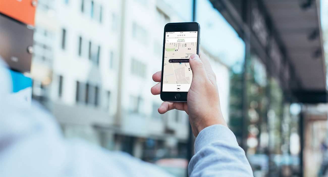 Uber, czyli tańsza alternatywa taksówki - recenzja apki na iOS polecane, gry-i-aplikacje zamów taxi z iPhone, Za darmo, Uber na iPhone, Uber na iOS, Uber, Recenzja, jak zamówić taksówkę iPhonem, jak działa Uber na iPhone, iOS  Ostatnio miałem okazje skorzystać z usług firmy Uber. Wspomniany usługodawca jest nowym graczem na rynku przewozu osób, budzący w swoim środowisku skrajne emocje. UberiOS