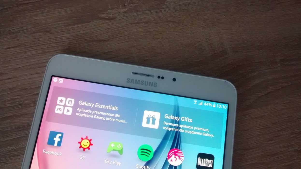 Samsung Galaxy Tab S2 8" (SM - T715) - recenzja urządzenia recenzje, polecane zalety, wady, Specyfikacja, SM - T715, Samsung Galaxy Tab S2 8", Samsung, recenzja Samsung Galaxy Tab S2 8", polska recenzja Samsung Galaxy Tab S2 8", polska recenzja Samsung Galaxy Tab S2, polska recenzja, Galaxy Tab S2 8", czy warto kupić  Rok temu miałem przyjemność testować pierwszy flagowy tablet Samsunga - Galaxy Tab S, nie pisałem tego w recenzji, ale zauważyłem, że tabletów z wyższej półki na Androidzie jest mało. Większość z nich to sprzęt dla mas, który jest zdecydowanie tańszy. Sytuację poprawia nieco lider rynku mobilnego, co jest widoczne przez jego poczynania i wydawanie kolejnych modeli, czego idealnym przykładem jest 8 - calowy Galaxy Tab S2. IMG 20151125 101019806 1246x700