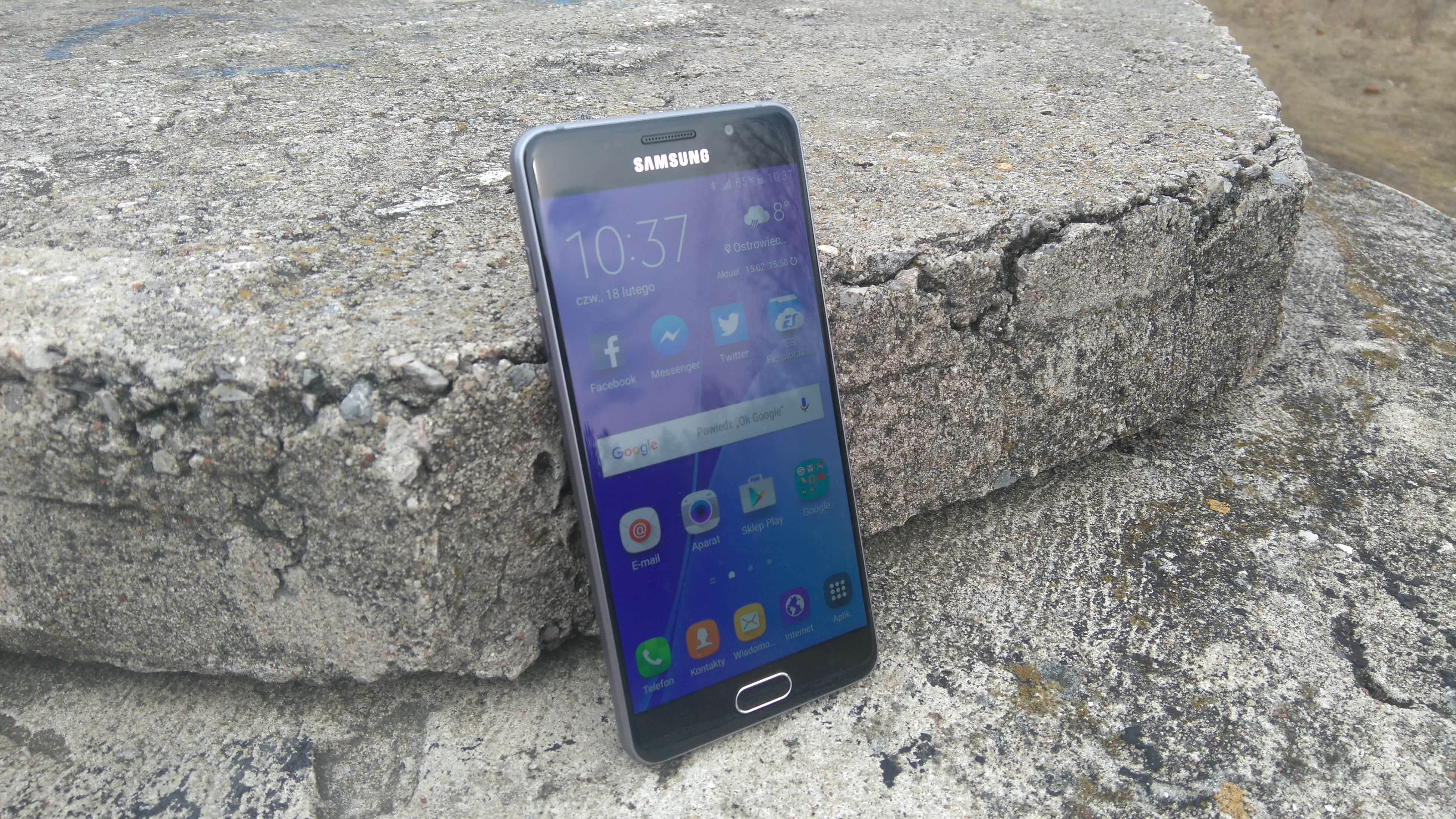 Samsung Galaxy A5 (2016) - recenzja urządzenia recenzje, polecane zalety, wady, Specyfikacja, Samsung Galaxy A5 2016, Samsung, recenzja Samsung Galaxy A5 (2016), Recenzja, polska recenzja, Opis, czy warto kupić Samsung Galaxy A5 (2016), cena, a5 z 2016, 2016  Samsung na nowo zapałał miłością do wysokiej jakości wykonania swoich mobilnych produktów, czego dowodem jest tegoroczna seria A. DSC 0006 1