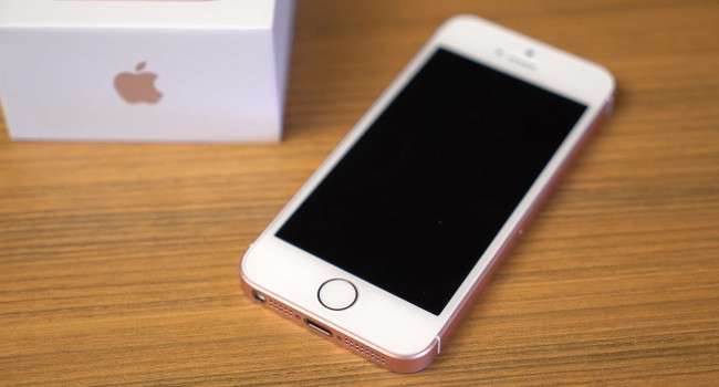 iPhone SE sukcesem sprzedażowym w Chinach polecane, ciekawostki sprzedaż iPhone SE, iphone se, Apple  Apple jeszcze nie zaczęło się chwalić ilością zamówionych w przedsprzedaży iPhone'ów SE, ale według jednego z raportów w Chinach okazał się sukcesem. iPhoneSE 7 650x350