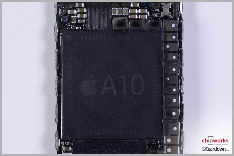 Układ scalony A10 jest cieńszy od swoich poprzedników ciekawostki procesor a10, Apple, A10  iFixit opublikowało dziś zdjęcia i informacje wynikające z rozłożenia przez nich iPhone'a 7 Plus, ale specjaliści z Chipworks skupili się na sprawdzeniu części składających się na płytę główną najnowszego telefonu Apple. iphone 7 a10