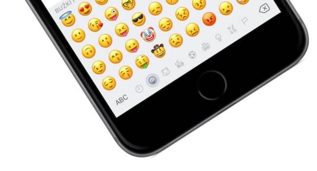 Zobacz 157 emoji, które najprawdopodobniej trafią do nowego iOS 12 polecane, ciekawostki Wideo, nowe emoji w iOS 12, kiedy premiera iOS 12, iPhone, iPad, iOS 12, ikony, emotki, emoji, Apple  Do prezentacji i premiery iOS 12 mamy co prawda jeszcze dobre kilka miesięcy, ale w sieci już dziś mówi się o tym, że w najnowszej wersji iOS 12 pojawią się nowe emoji. Jakie? Zobaczcie poniżej. emoji 650x350