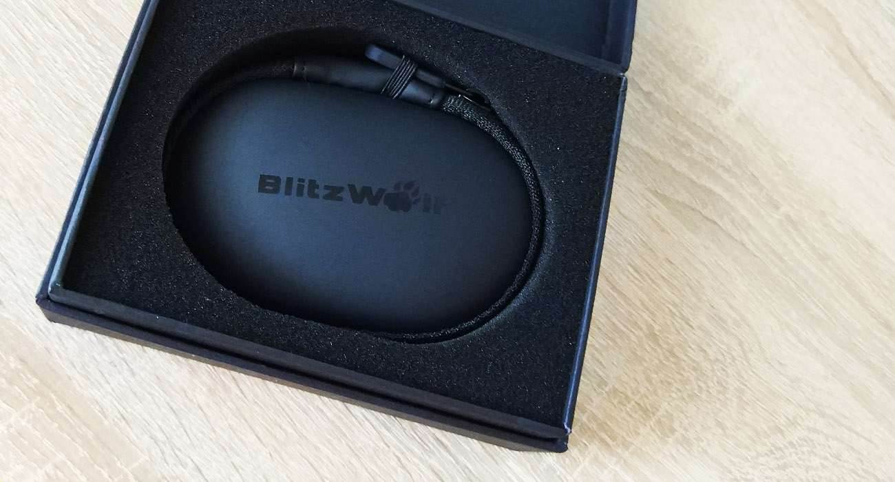Słuchawki BitzWolf BW-VOX1 - test i recenzja recenzje, akcesoria test, słuchawki, Recenzja, cena, BitzWolf BW-VOX1  Muzyki słucham zazwyczaj podczas spacerowania po mieście lub grania na konsoli. W domu jednak tego nie robię, co nie zmienia faktu, że od czasu do czasu znajdzie się wyjątek od tej reguły. Tym razem były to testy słuchawek BlitzWolf BW - VOX1. sluchawki 1