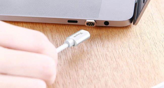 Adapter USB-C Bolt wprowadza Magsafe do nowszych MacBooków ciekawostki usb-c bolt, Magsafe dla nowego macbooka, magsafe, MacBook  Niedługo do sprzedaży trafi najnowszy kabel USB-C firmy Vinpook wprowadzający namiastkę złącza Magsafe w MacBooku Pro z 15 - calowym wyświetlaczem. USBC Bolt 650x350