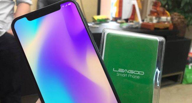 Leagoo S9 to kolejny klon iPhone X polecane, ciekawostki Leagoo S9 klon iPhone X, Leagoo S9, klon iPhone X, Apple iPhone X  iPhone X jest dostępny od miesiąca, a niektórzy Chińscy producenci inspirują się jego wyglądem podczas projektowania własnych smartfonów. Leagoo S9 650x350