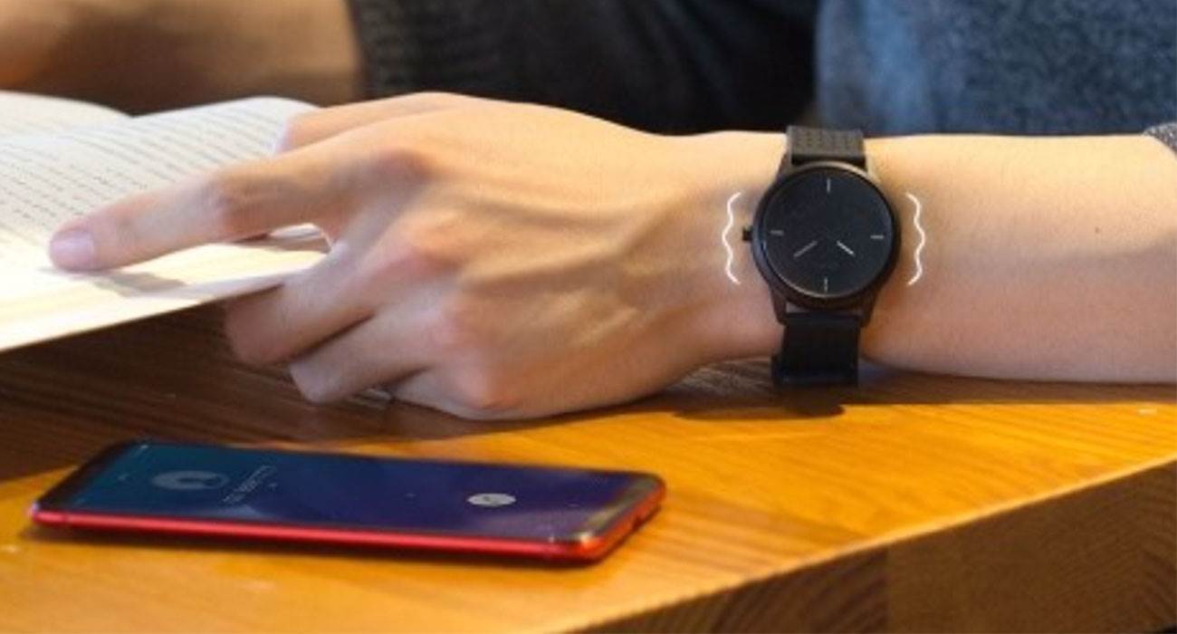 Smart zegarek Lenovo Watch 9 dostępny w promocji ciekawostki   Lenovo Watch 9 to urządzenie hybrydowe, czyli analogowy zegarek z funkcjami smart. Zegarek co zobaczycie na poniższych zdjęciach wyposażony jest w tradycyjną tarczę, ale jak wspomniałem wcześniej posiada funkcje smart. Jakie? Lenovo 1