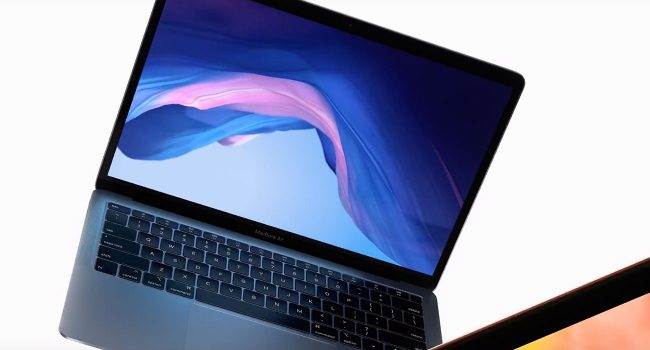 Apple zaprezentowało nowego 13,3-calowego MacBooka Air z ekranem Retina polecane, ciekawostki Wideo, specyfikacja nowego macbooka air, nowy macbook air, MacBook Air z retina, macbook air 2018, Apple  Pierwszym produktem jaki został na trwającej właśnie konferencji  Apple był MacBook Air z ekranem Retina. Oto on.
 MacBookAir 650x350