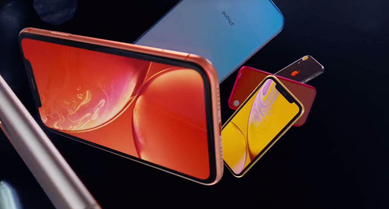 iPhone XR i jego funkcje w najnowszych reklamach Apple ciekawostki Wideo, reklama iPhone XR, iphone xr  Przedsprzedaż iPhone XR rozpoczęła się kilka godzin temu, więc Apple rozpoczyna promowanie swojego kolorowego iPhone?a z 6,1-calowym ekranem LCD. iPhoneXR 5