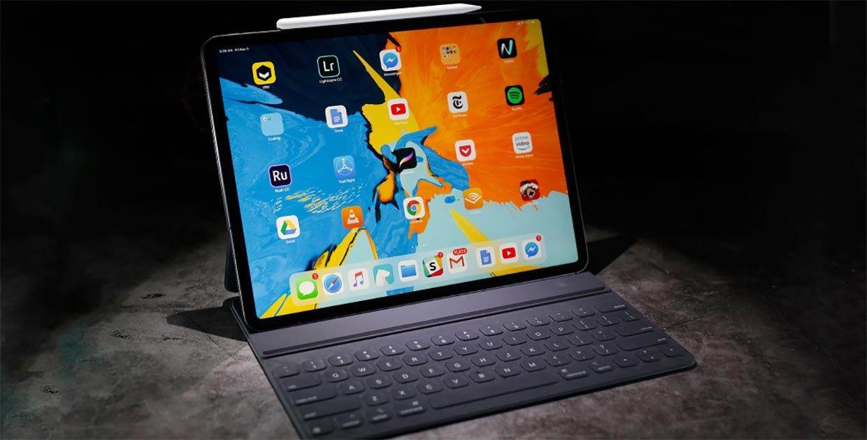 Samsung będzie produkował ekrany OLED dla MacBook Pro i iPad Pro ciekawostki MacBook Pro, iPad Pro, Ekran OLED  Apple negocjuje z Samsungiem dostawy wyświetlaczy OLED dla 16-calowego MacBooka Pro, które mogą pojawić się już w 2019 roku, oraz nowego iPada Pro. iPad