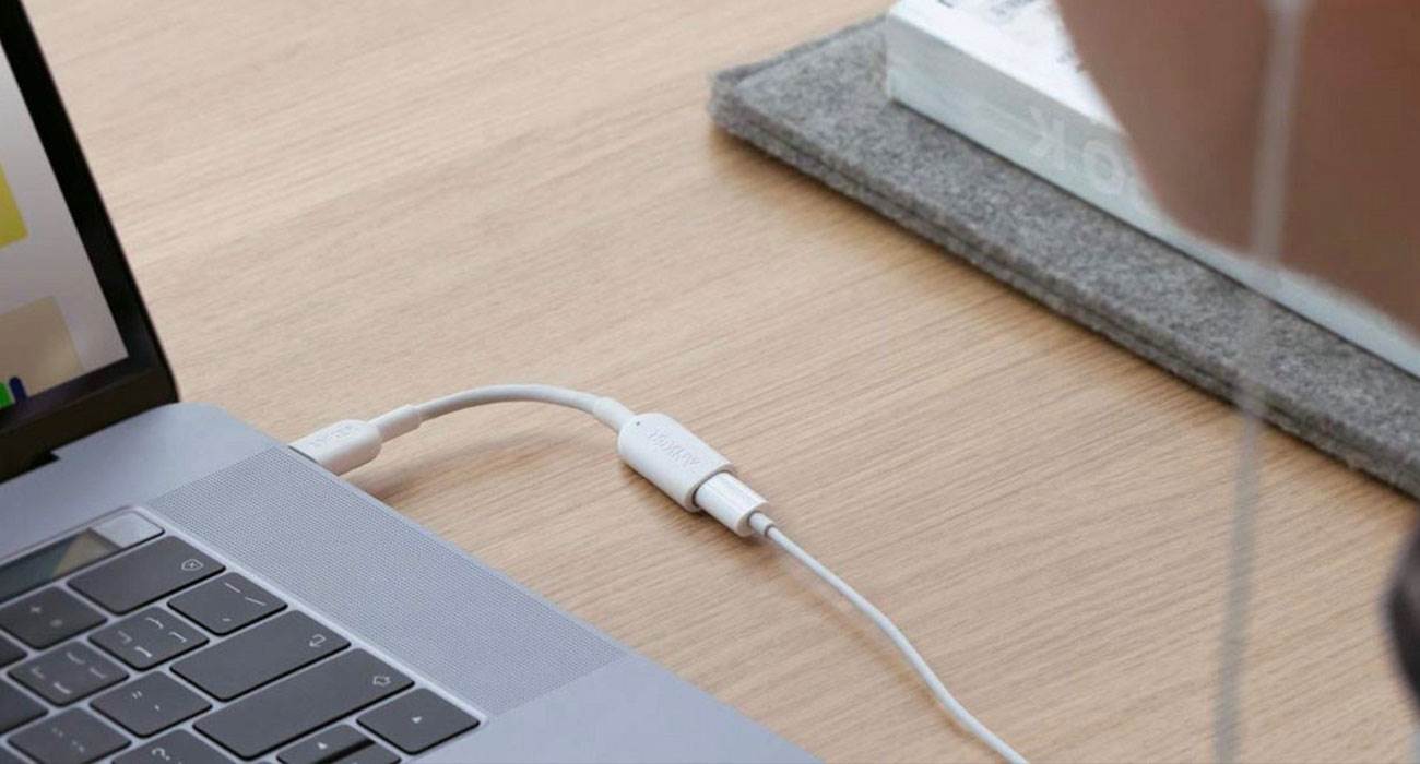 Anker wprowadza do sprzedaży pierwszy na świecie certyfikowany adapter USB-C na Lightning ciekawostki przejściówka Lightning na USB-C, Apple, Anker  Chcesz korzystać ze słuchawek Lightning na MacBook Pro lub najnowszym iPad Pro z USB-C, ale nie możesz? Anker wymyślił rozwiązanie. ADAPTER