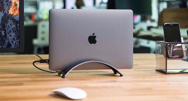 Do oferty Apple trafiły odnowione MacBooki Pro 2019 polecane, ciekawostki MacBook Pro, Apple  Dzisiaj firma Apple dodała do swojej oferty odnowione 13-calowe i 15-calowe MacBooki Pro. Dostępne są zarówno standardowe, jak i niestandardowe konfiguracje wydane w maju tego roku. Macbook12 650x350