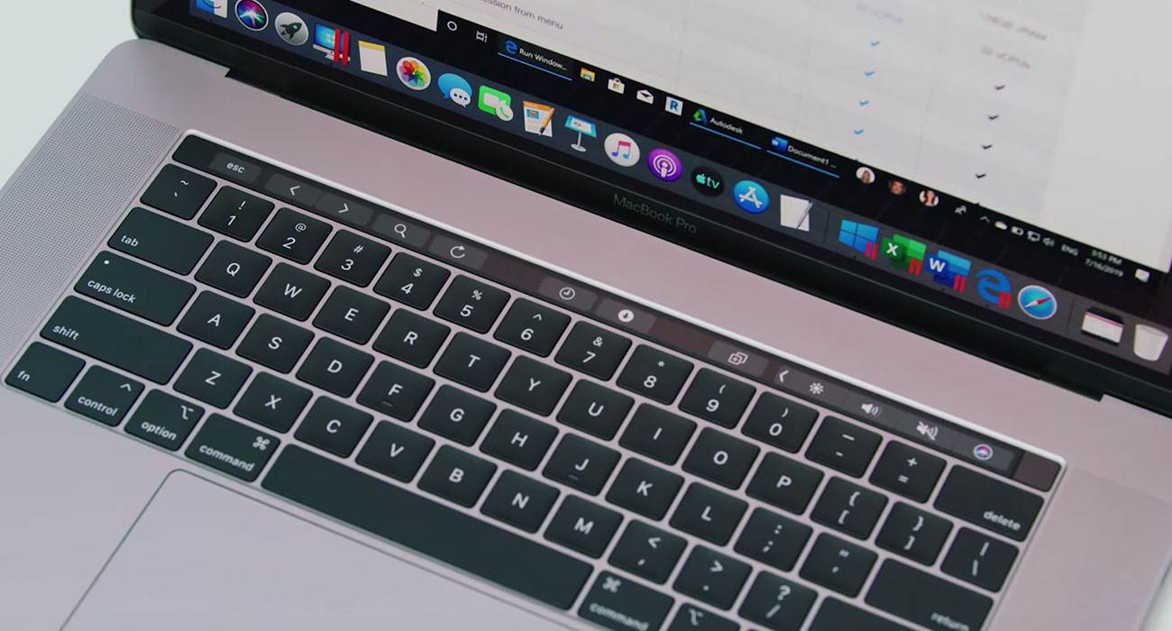 MacBook Pro z 16-calowym wyświetlaczem zadebiutuje w tym miesiącu polecane, ciekawostki MacBook Pro 16, Apple  MacBook Pro jeszcze w tym miesiącu może spodziewać się kolejnej "aktualizacji". Tym razem Apple nie poprzestanie jedynie na mocy, bo ma się zmienić wygląd urządzenia. Macbook
