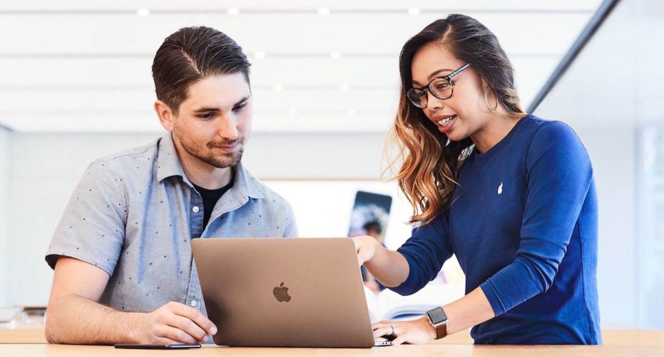 Apple chce zapewnić pracownikom Apple Store bardziej elastyczne godziny pracy ciekawostki Apple Store, Apple  Firma Apple planuje uelastycznić godziny pracy pracowników Apple Store, próbując w ten sposób poprawić warunki pracy. AppleStore