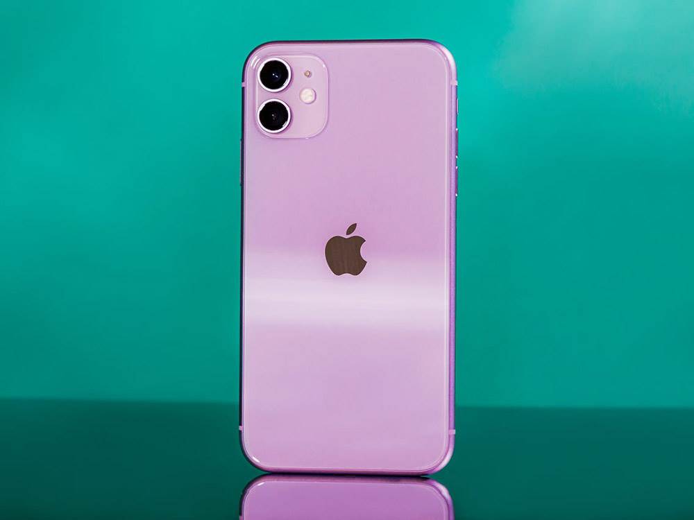 Dlaczego Apple wypuściło fioletowego iPhone'a 12? Powody są co najmniej cztery polecane, ciekawostki iPhone 12, fioletowy iPhone 12, Apple  Zastanawialiście się dlaczego Apple wypuściło fioletowego iPhone 12? Powody takiej decyzji są co najmniej cztery. Jakie? Zobaczcie sami. iphone 11 purple 3