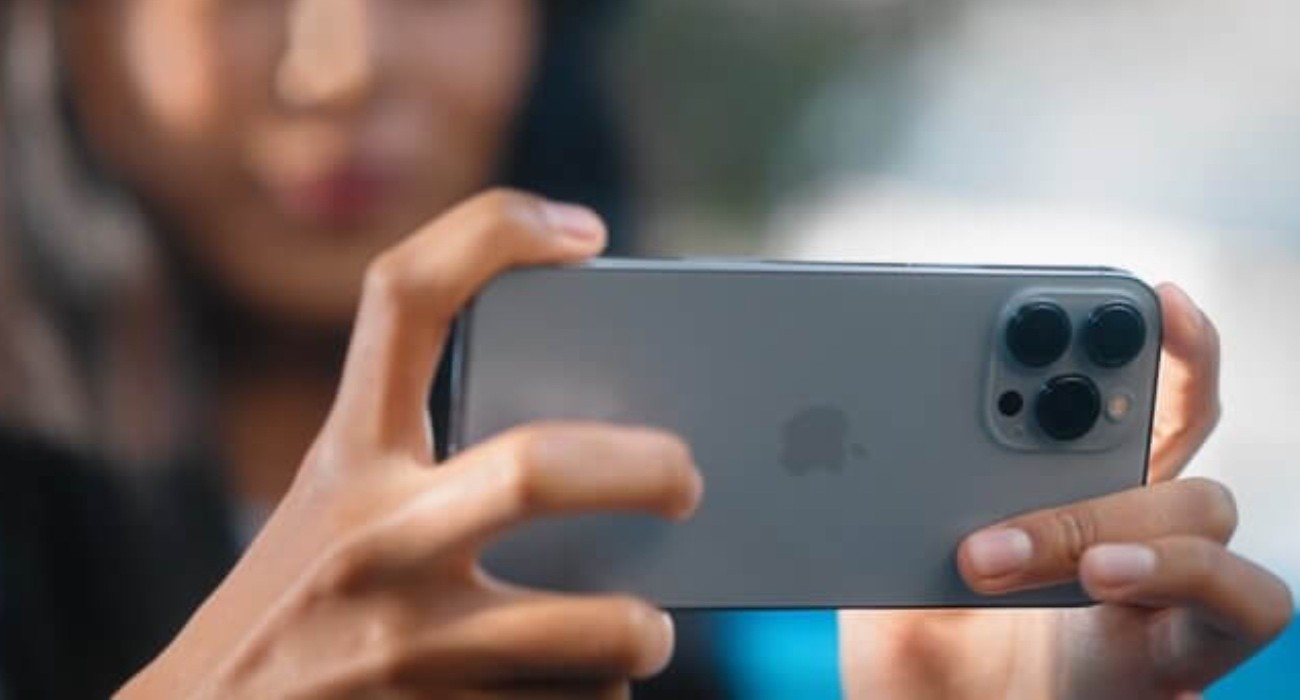 iOS 16 poprawia możliwości aparatu w iPhone 13 | 13 Pro ciekawostki iPhone 13 Pro, iPhone 13, ios 16 poprawia jakosc aparatu, iOS 16, aparat  iOS 16 dodaje nowe funkcje, które usprawniają działanie aparatu w telefonach iPhone 13, iPhone 13 mini, iPhone 13 Pro i iPhone 13 Pro Max. iphone13pro 1