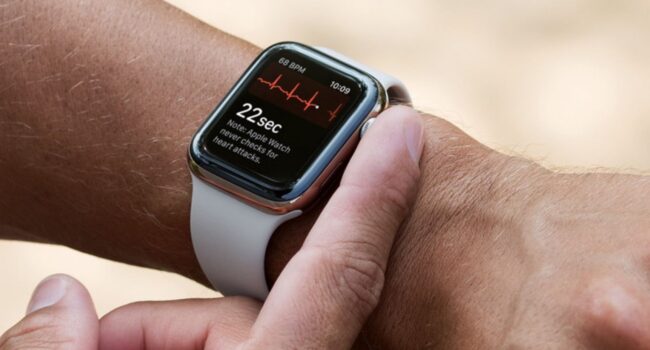 Użytkownicy Apple Watch w Chinach wkrótce otrzymają funkcję EKG ciekawostki ekg w apple watch, Apple Watch  Chińska publikacja branżowa ITHome informuje, że wraz w ostatecznych wersjach beta systemu watchOS 8.3 i iOS 15.2, Apple dodało funkcję EKG w Apple Watch w Chinach. EKG 650x350