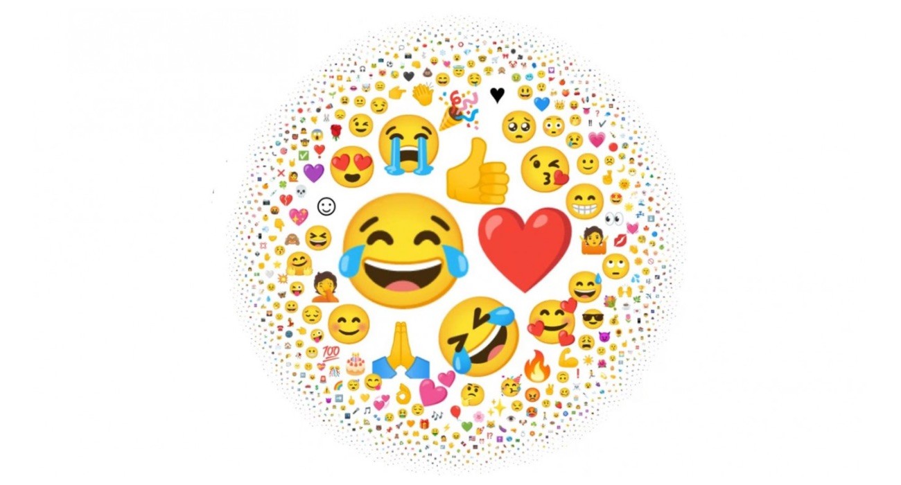 Oto najpopularniejsze emotikony 2021 roku ciekawostki najpopularniejsze emotikony 2021 roku, emoji 2021  Konsorcjum Unicode ujawniło najpopularniejsze emoji 2021 roku. Liderem pod względem liczby użyć była buźka „łzy radości”, a najmniej w tym roku użytkownicy przesyłali sobie nawzajem ikony flag. emoji