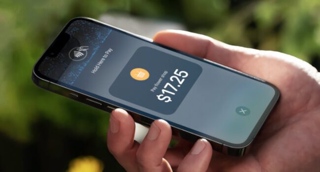 Apple rozpoczyna testowanie funkcji „dotknij, aby zapłacić” w iOS 15.4 beta ciekawostki tap to pay, iOS 15.4, dotknij aby zapłacić  Deweloper Steve Moser odkrył w iOS 15.4 beta 2 wiersze kodu opisujące działanie nowej funkcji Tap to Pay (Dotknij, aby zapłacić), która zamienia iPhone'a w terminal płatniczy z obsługą NFC. dotknij 650x350