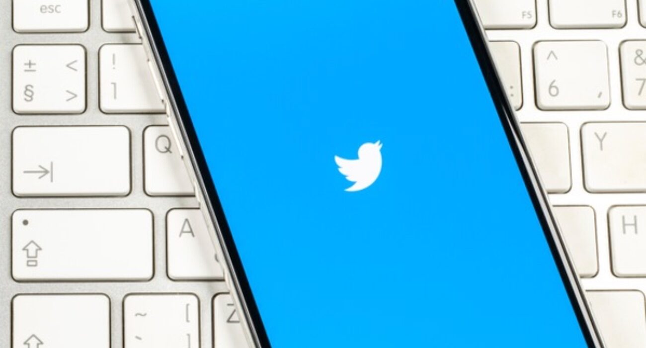 Twitter potwierdza prace nad przyciskiem "edytuj tweeta" ciekawostki Twitter, przycisk edytuj tweeta  Twitter oficjalnie ogłosił, że pracuje nad funkcją edycji tweetów, a testy przycisku edycji mają się rozpocząć w najbliższych miesiącach dla abonentów Twitter Blue. Twitter 1 1300x700