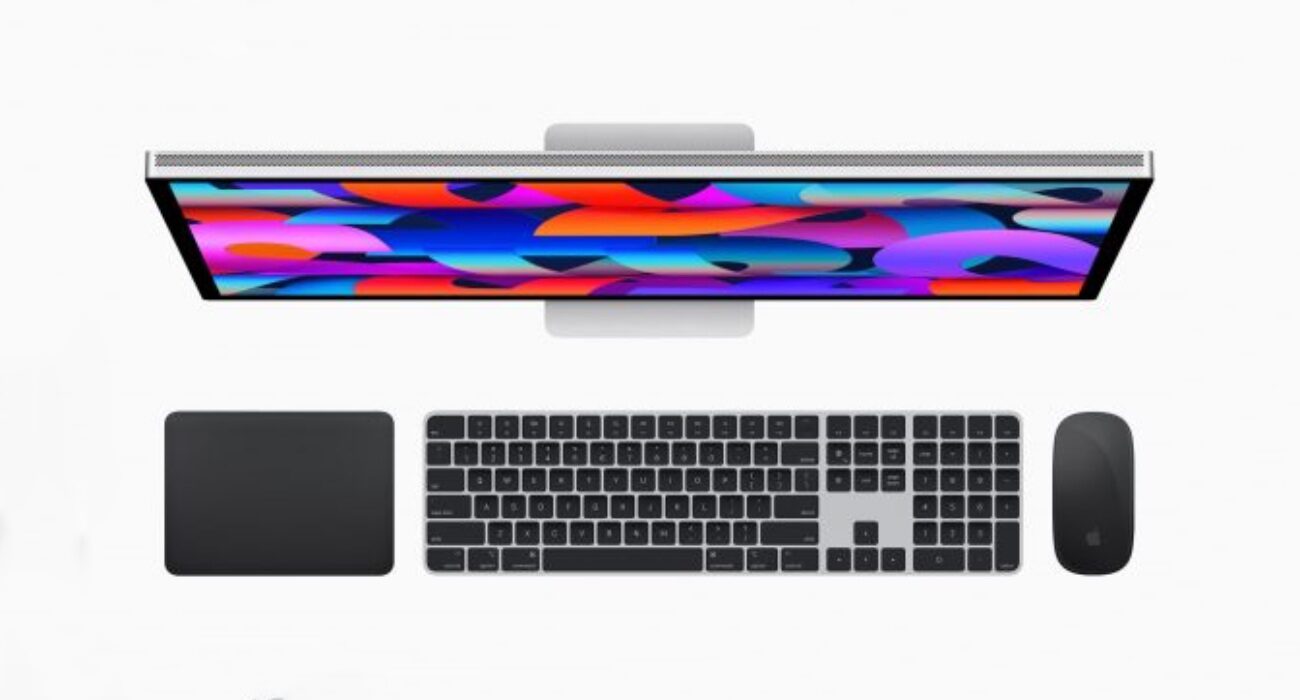 Apple wprowadza do oferty czarną klawiaturę, mysz i gładzik ciekawostki   Wraz z Mac Studio i Studio Display, Apple wprowadziło w dniu wczorajszym do swojej oferty czarne urządzenia peryferyjne, które można kupić osobno. klawiatura 1 1300x700