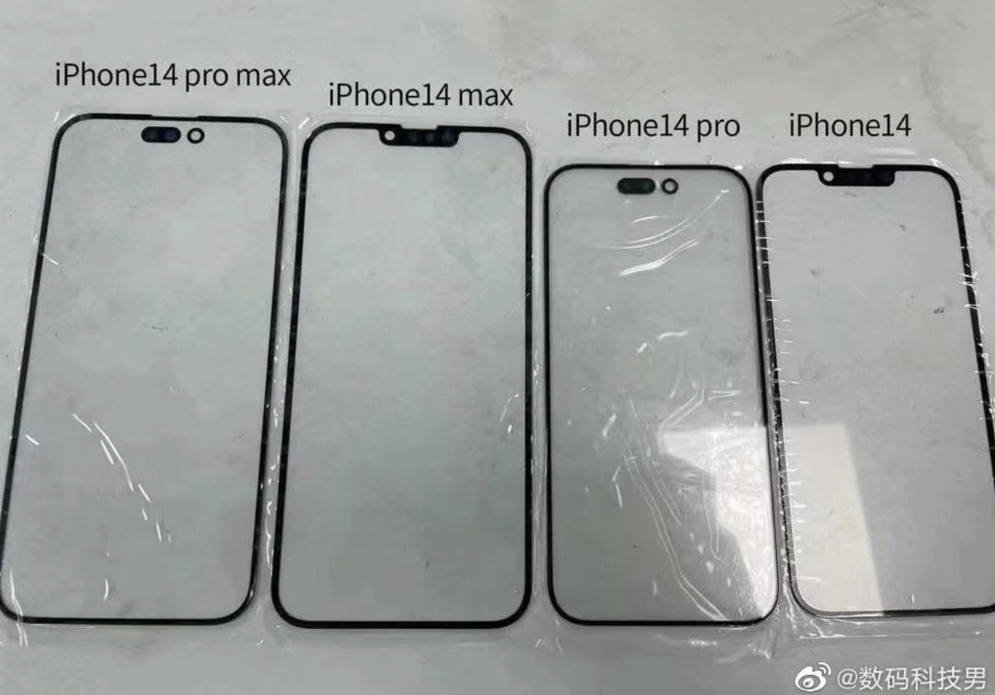 Przednie panele iPhone 14 | 14 Pro i 14 Max na zdjęciu ciekawostki przedni panel iphone 14 pro na zdjeciu, przedni panel iphone 14 pro max na zdjeciu, przedni panel iphone 14 na zdjeciu, przedni panel iphone 14 max na zdjeciu, iPhone 14 Pro, iPhone 14  W sieci pojawiło się zdjęcie pokazujące jak będą wyglądać przednie panele wszystkich tegorocznych smartfonów Apple - iPhone 14, 14 Max, 14 Pro i 14 Pro Max. ip14 panel