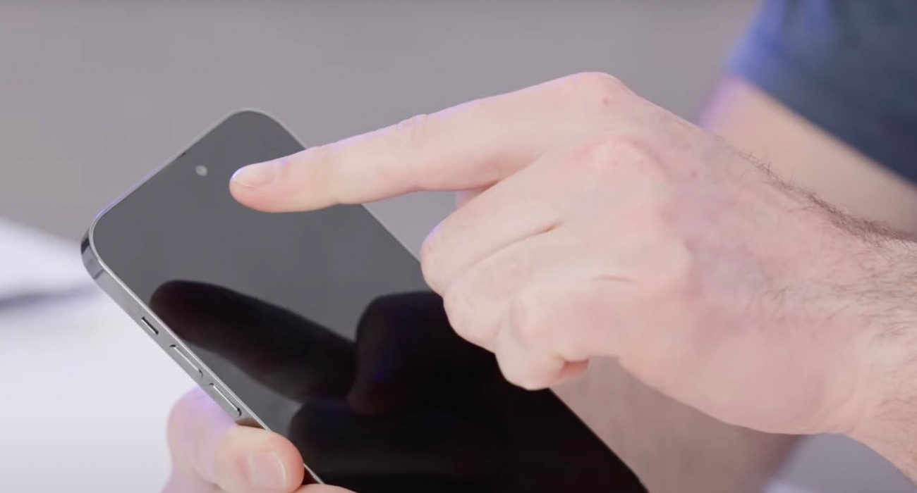 Smartfony przyszłości będą same czyścić swoje wyświetlacze z odcisków palców ciekawostki smartfon sam wyczyści ekran z odcisków palca, Smartfon, odciśki palców na ekranie  Dotykowe smartfony to dziś jeden z najważniejszych gadżetów dla wielu ludzi na całym świecie. Dzięki nim możemy kontrolować cały świat za pomocą kilku prostych gestów.  iPhone14ProMax 1 1