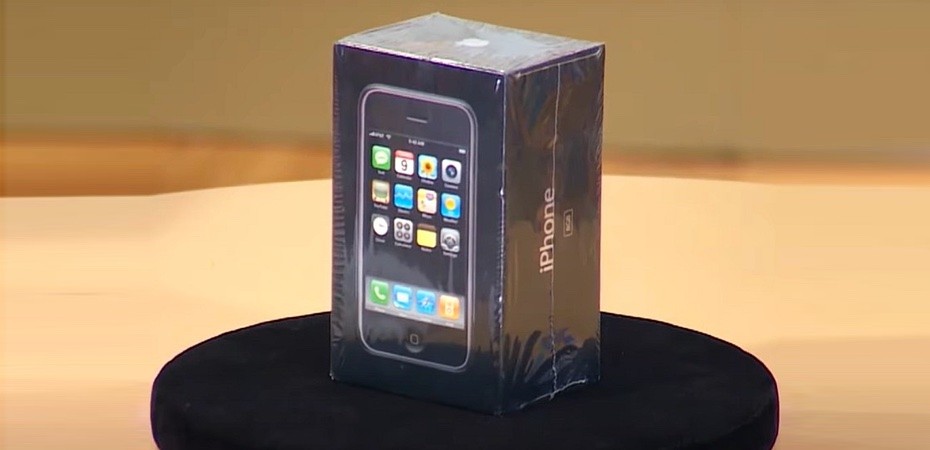 Nieotwarty iPhone 2G sprzedany na aukcji za oszałamiającą sumę ciekawostki nieotwarty iPhone 2G sprzedany na aukcji, iPhone 2G sprzedany na aukcji, iPhone 2G  To niesamowite wydarzenie w świecie technologii - na aukcji internetowej nieotwarty iPhone 2G został sprzedany za oszałamiającą sumę. iP2g