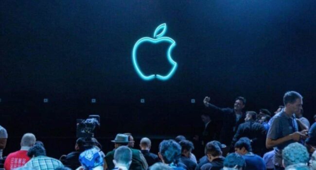 Fenomen Apple: Jak udało się firmie osiągnąć taki sukces ciekawostki sukces Apple, Apple, 2024  Zjawisko, jakim jest globalny sukces firmy Apple, stanowi przedmiot fascynacji i analizy w wielu dziedzinach - od marketingu po psychologię społeczną. Event Apple 650x350