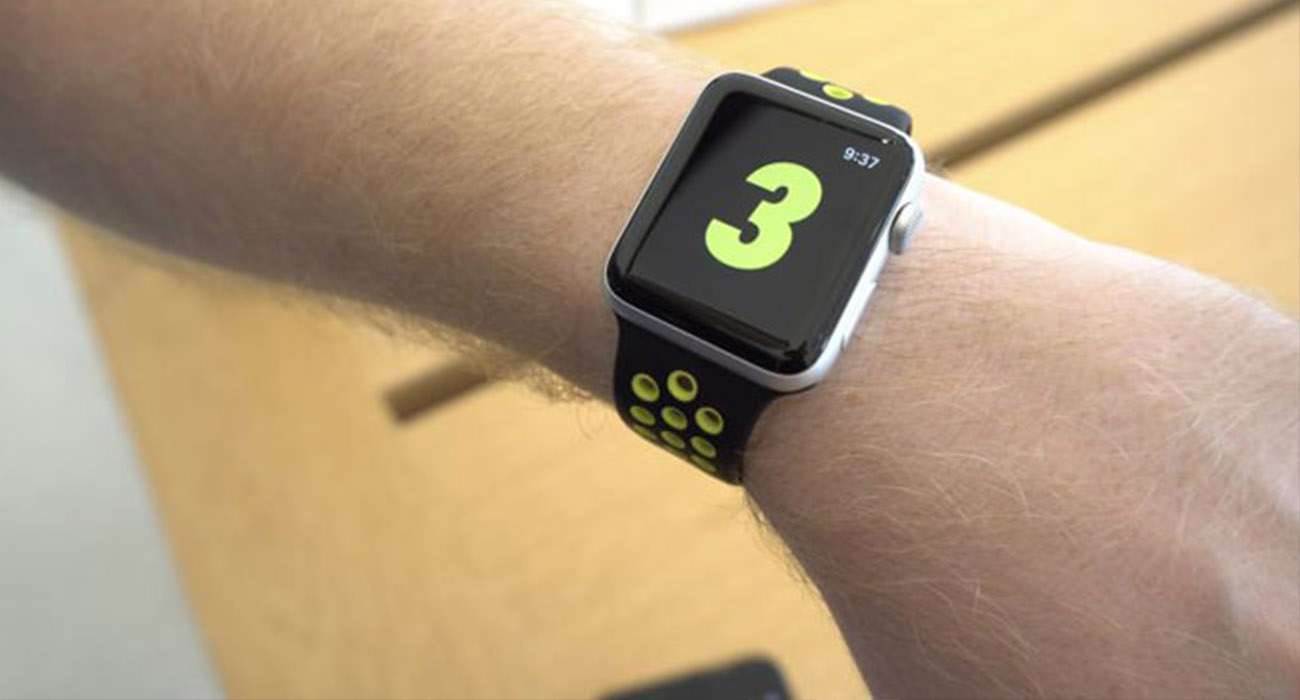 AW 10 - Apple Watch Nike+ z bliska