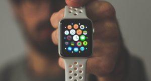 AppleWatch 1 31 300x162 - Co pokaże Apple latem 2025? Oto lista nowości!