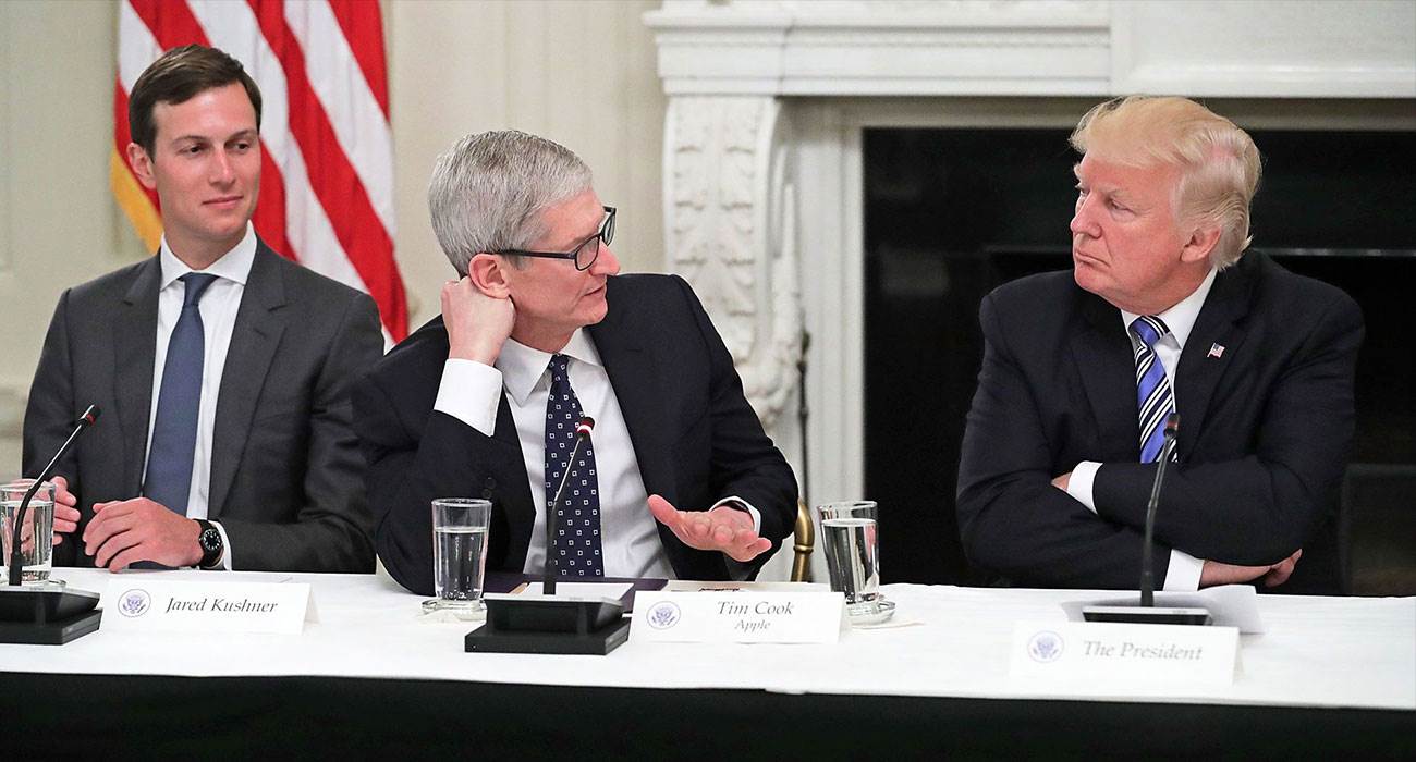 TIM 1 3 - Prezydent Trump omyłkowo nazywa Apple CEO "Timem Apple" - zobacz wideo
