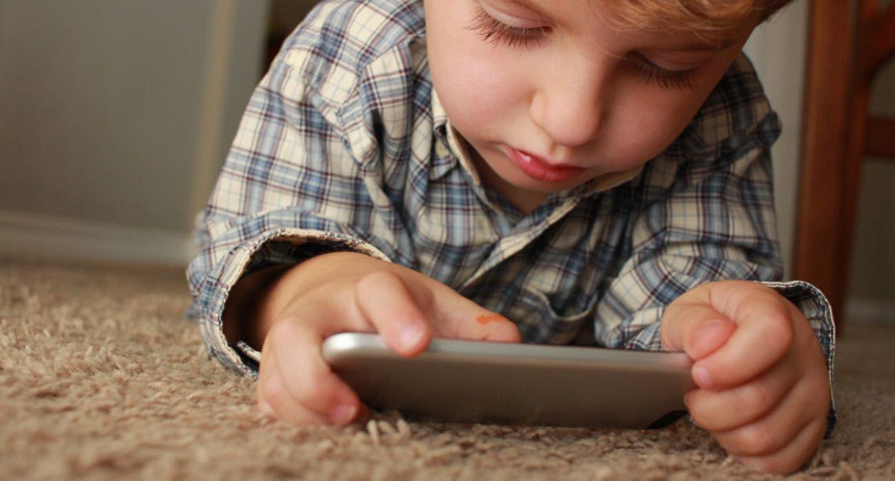 dziecko iPhone 1 - Jak zablokować przeglądarkę na iPhone lub iPadzie dziecka