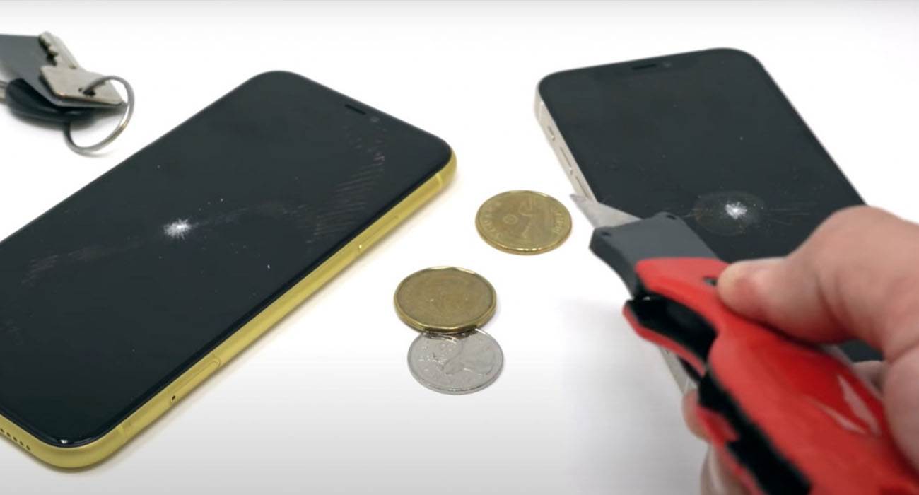 iPhone12 zarysowania 1 - Czy nowa warstwa Ceramic Shield w iPhone 12 jest bardziej odporna na zarysowania? Sprawdźmy!