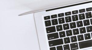 macbook 2 10 300x162 - Apple Magic Mouse z głosowym sterowaniem w 2026 roku
