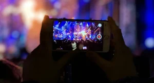 wideo 2 1 300x162 - iPhone 17 Pro - hybrydowa obudowa i nowy moduł aparatu